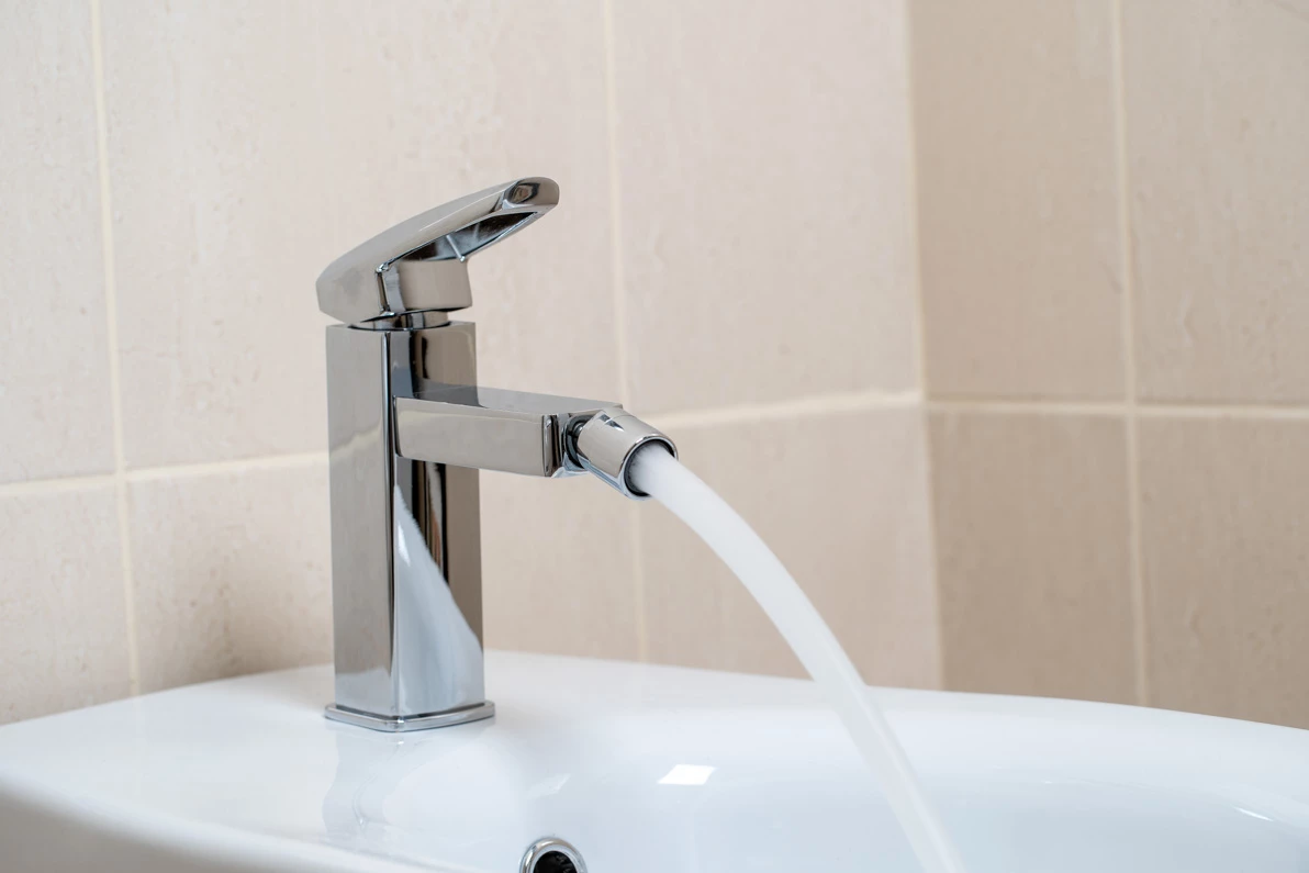 Εξώφυλλο -Φτηνός Ντουζιέρας Κατάστημα 4